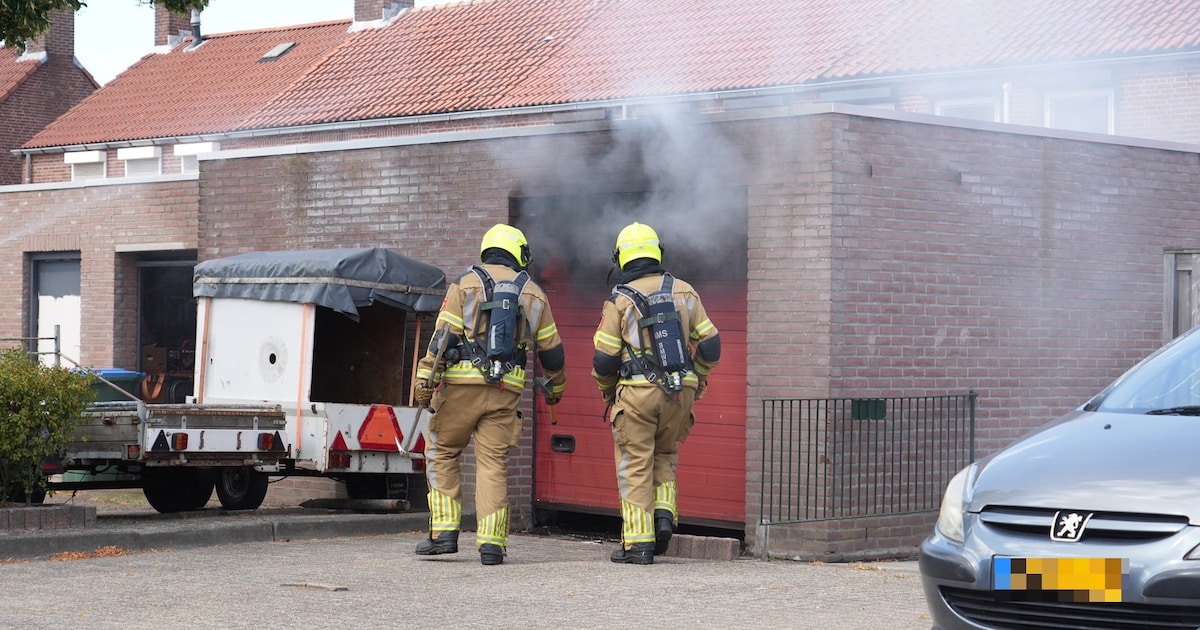 Brand in garage van huis in Oosterhout