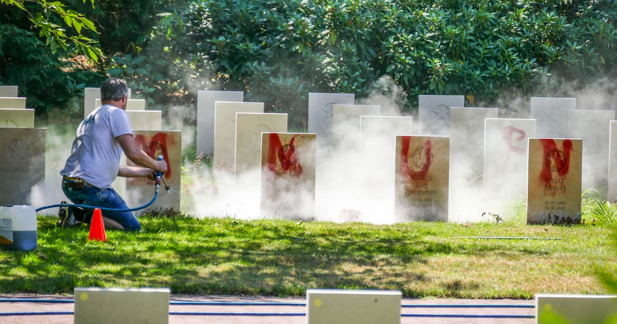 Rode verf op graven Sovjet Ereveld raakt nabestaanden diep: ‘Na al het lijden heeft mijn opa nóg gee