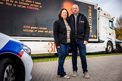 In de bioscoopbus van Wim en Monique: de strijd tegen femicide na de moord op hun dochter Sanne