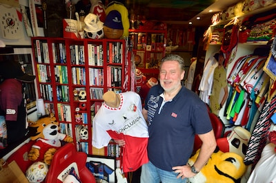 De schoenen van Silberbauer en badjas van Foeke Booy, Marcel verzamelt echt álles van FC Utrecht: ‘H