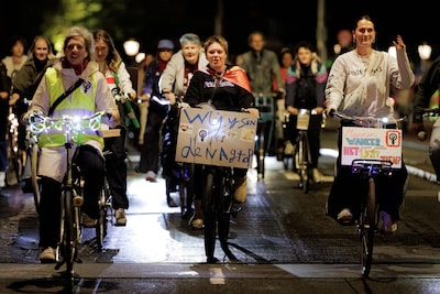 Honderden op de fiets door de nacht voor veiligheid vrouwen