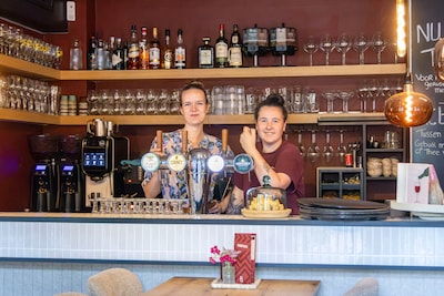 Van vier naar zeven dagen open: de bistro van Sanne (30) en Roose (30) schiet uit de startblok­ken