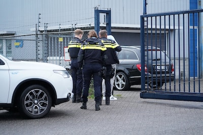 Man dacht via Markt­plaats minishovel te kopen in Rijen, maar kreeg wapen tegen zijn hoofd van Tilbu