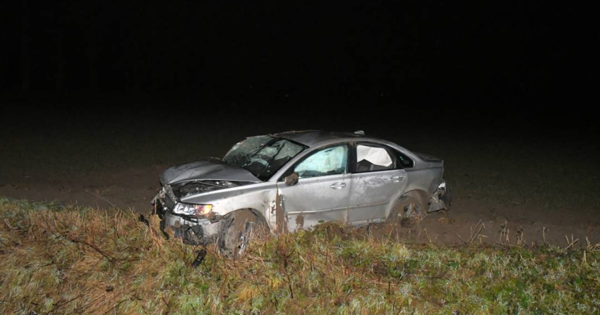 Automobilist crasht in weiland bij Westdorpe en raakt gewond