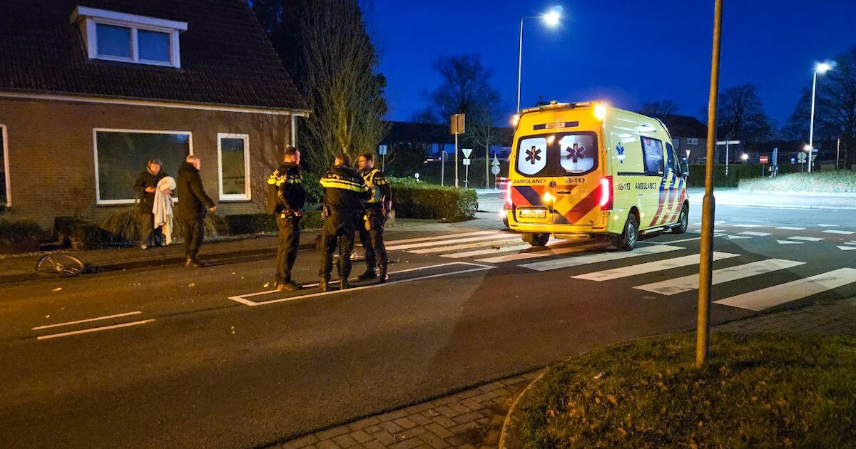 Fietser aangereden door vrachtwagen in Losser, fiets honderden meters meegesleept