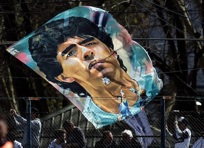 Straffen tot 12 jaar geëist tegen medisch team Maradona, lijfarts beschuldigd van ‘doodslag met opzet’