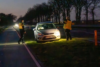 Man wordt door vier tot vijf belagers van de weg gereden bij Lierop en krijgt pak slaag, tweetal aan