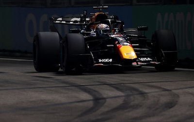 Flinke voorsprong voor Max Verstappen tijdens slotfase in Singapore, Charles Leclerc wil jagen