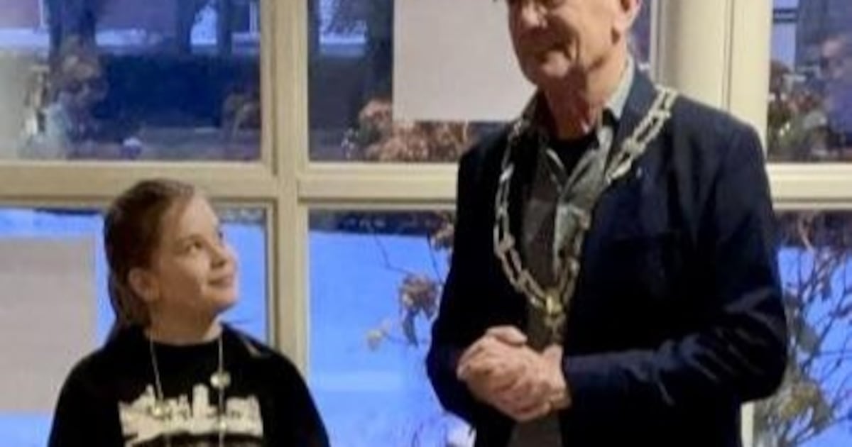 Benthe Hagen is nieuwe kinderburgemeester van Schiermonnikoog