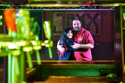 Na tien jaar ‘knallen’ stoppen Jack (45) en Yonne (35) met hun kroeg in Roosendaal: ‘Dit was altijd 