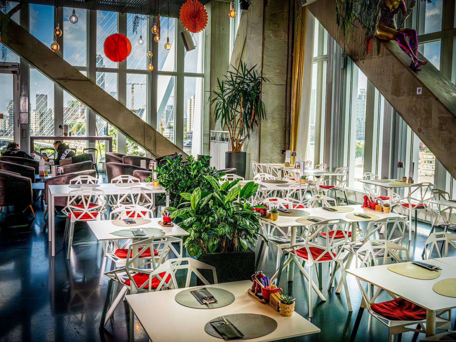 Chemische truffelsaus en droge tonijn: Elvy biedt prachtig zicht op de stad, maar het eten stelt teleur