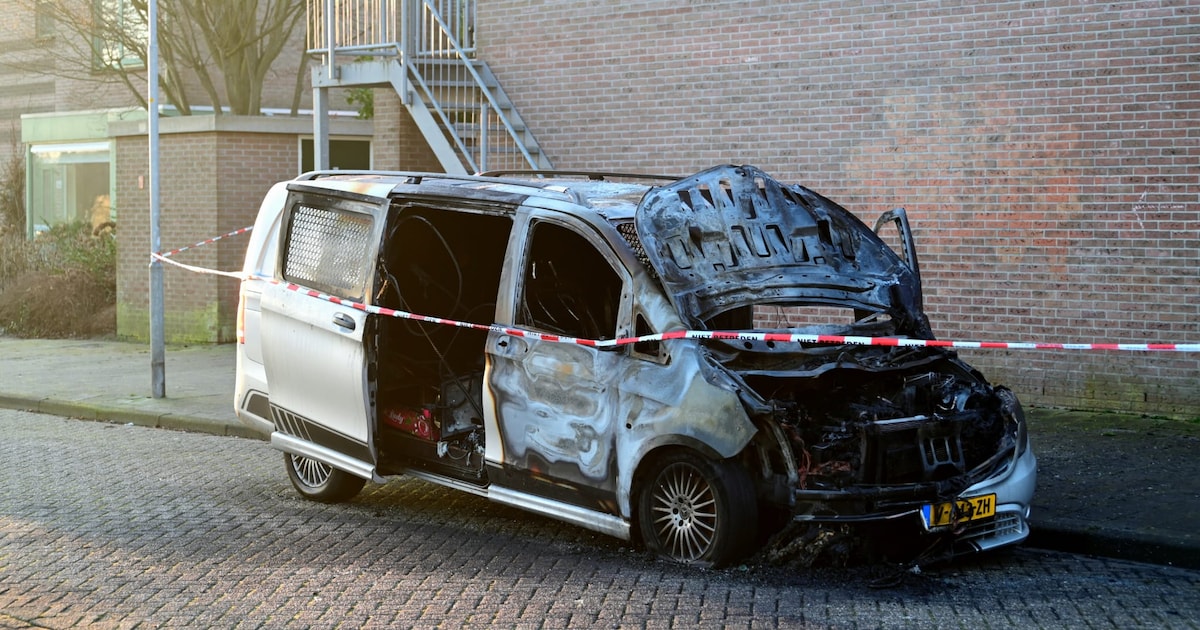 Bestelbus uitgebrand in de Standerdmolen in Edam