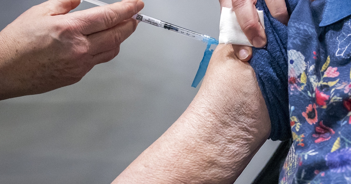 Lange rijen en teleurstelling voor ouderen door tekort aan pneumokokkenvaccins