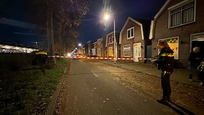 Explosie bij woning in Almelo: schade aan voordeur en gesprongen raam