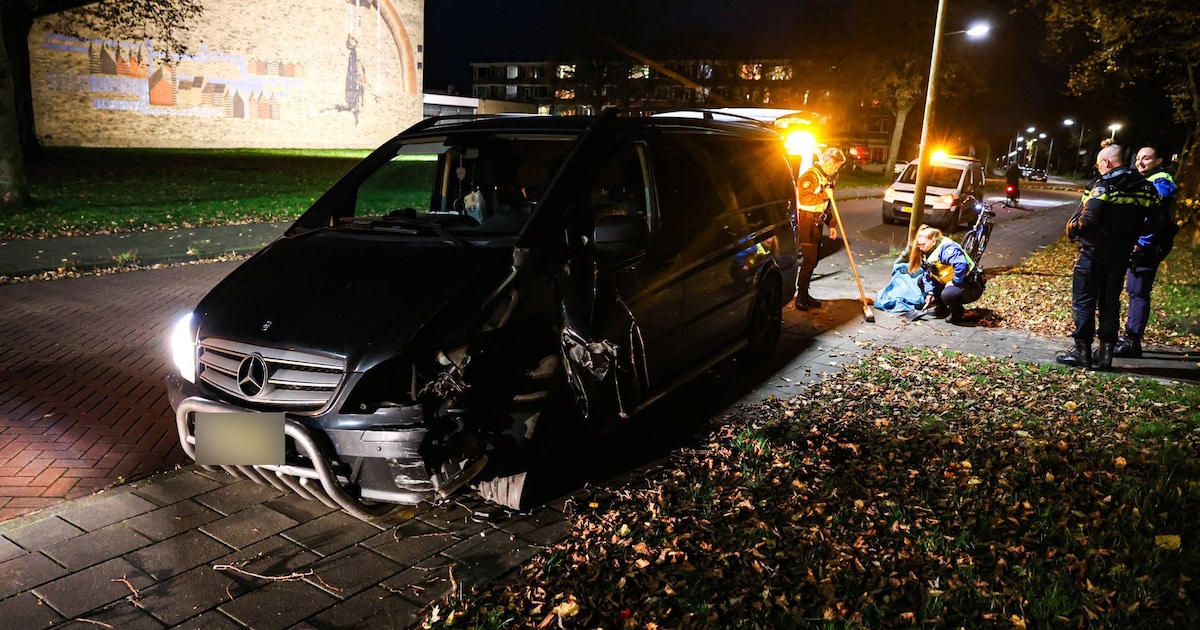 Lantaarnpaal omver gereden op de Tijen in Drachten