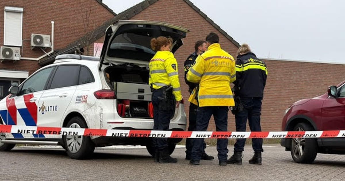 Fietser zwaargewond na botsing met auto op Clarastraat in Echt