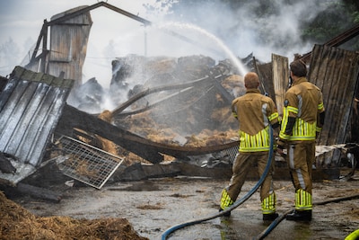 Brand verwoest stallen, maar massale steunactie raakt vereniging diep: ‘Wat een gemeenschap’
