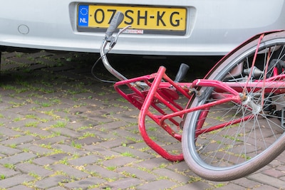 Man rijdt file voorbij in Waalre en raakt fietser: OM eist rijverbod en taakstraf