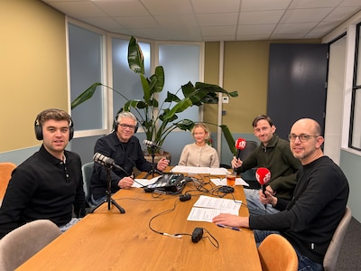 Verslaggevers Armon en Johannes vinden geheim document: ‘En dan gaat het balletje rollen’