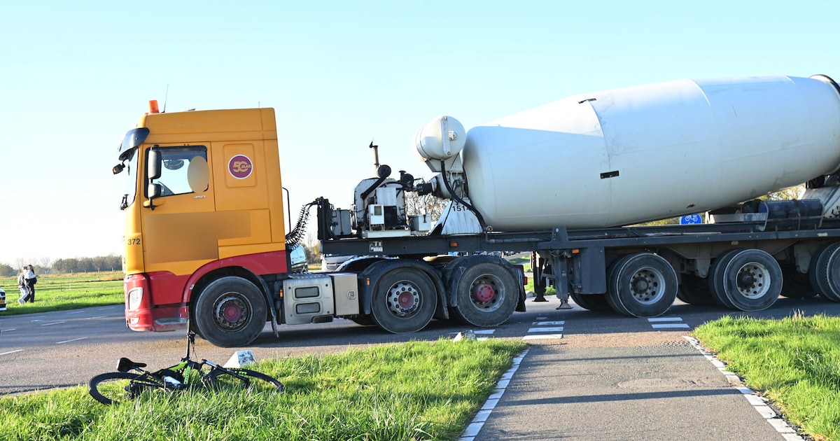 Fietsster wordt aangereden door betonwagen in Etten-Leur, gewond naar ziekenhuis