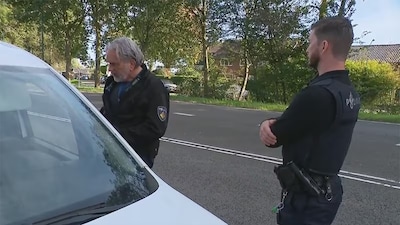 Peperduur telefoontje: honderd bestuurders betrapt met mobiel in de hand bij grote verkeerscontrole