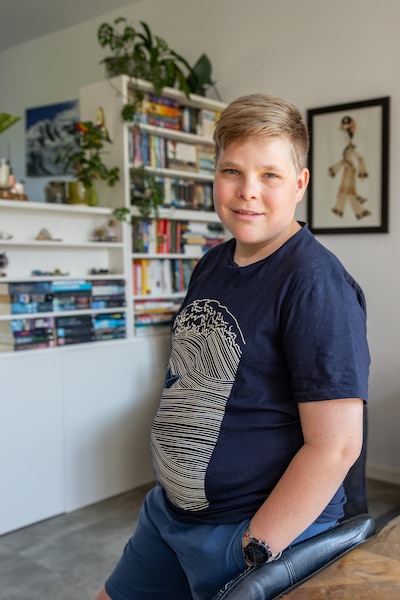 Artsen gooiden het op de puberteit, maar Roan (14) heeft een hersentumor die zijn honger volledig on
