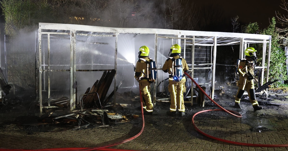 Schuur en auto verwoest door brand bij het Amrath Apart-Hotel Schiphol in Badhoevedorp