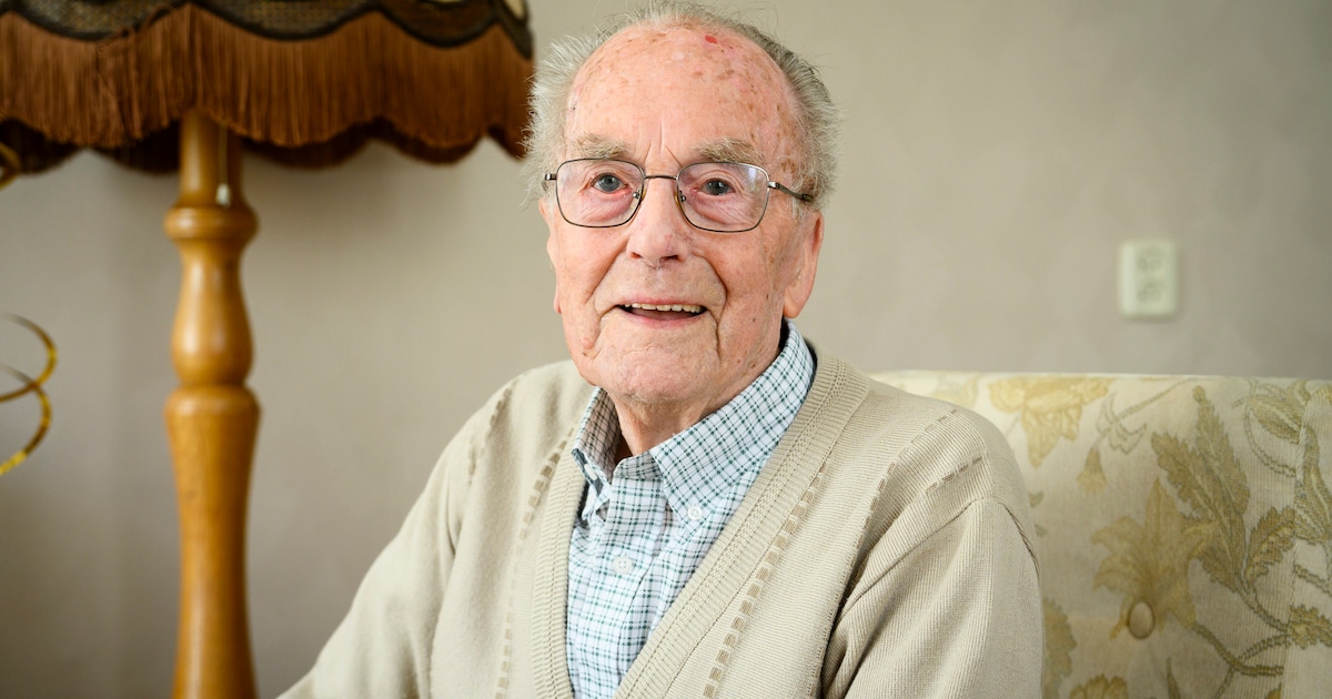 Oudste Indië-veteraan van Hardinxveld viert 100ste verjaardag: ‘Blijven ademen, dát is het geheim’