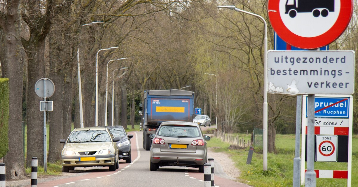 Razend verkeer snijdt onoverzichtelijke bocht af: ‘Elke dag houd ik mijn hart vast voor mijn kleinki
