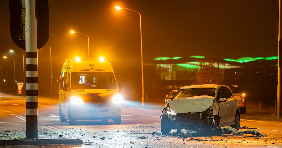 Botsing tussen twee auto’s: man (63) naar ziekenhuis, drugstest is positief