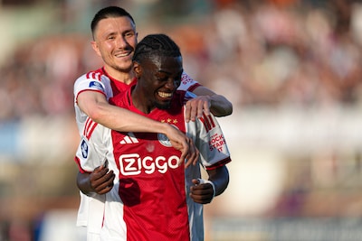 Ajax untroubled by FC Groningen and remains in race for European spot