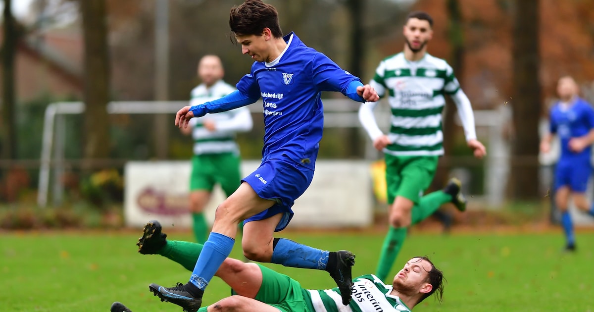 Vivoo walst met 0-7 over Stavenisse heen en laat vijftienjarige debuteren: ‘Hij deed het erg goed’