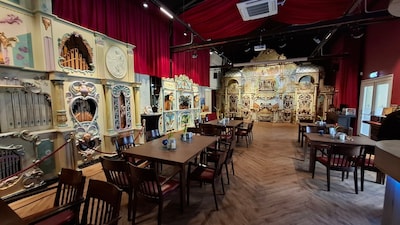 Even koekeloeren: zo ziet het Draaiorgelmuseum er van binnen uit