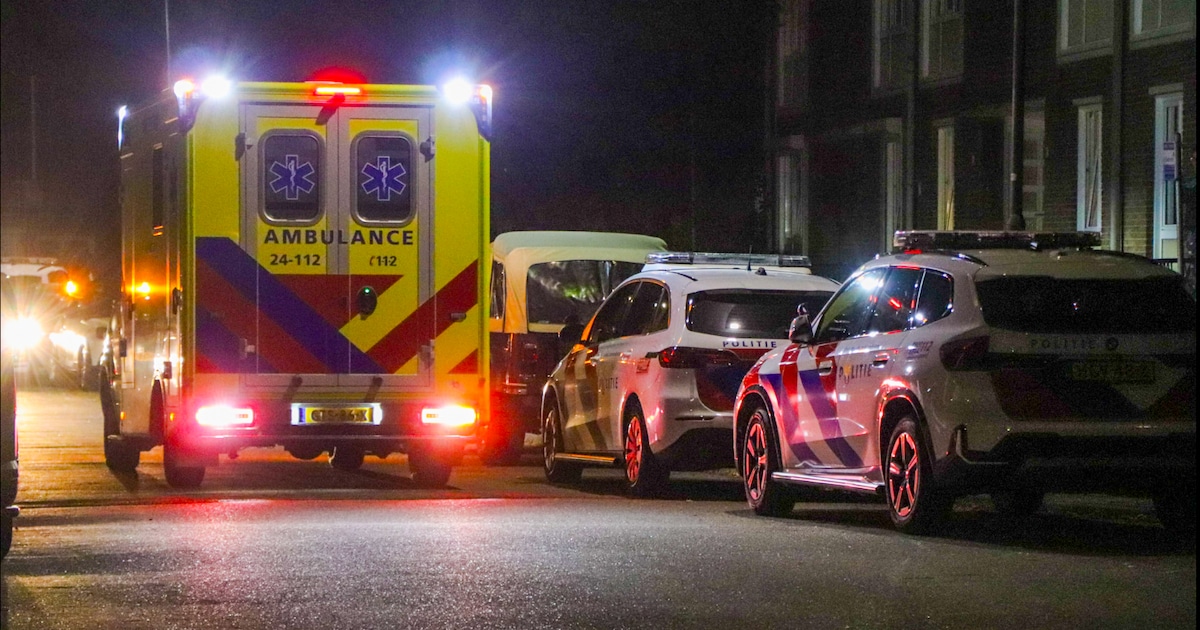 Straat vol politiewagens na melding steekincident in Sittard, politie doet onderzoek