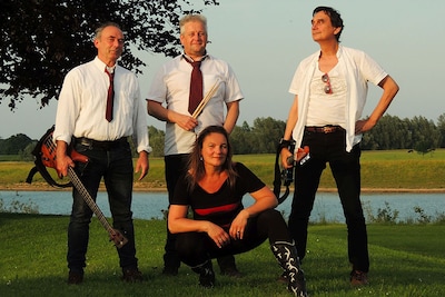 Coverbands spelen tijdens Open Podium in Muziekcafé De Lantaern Zevenaar