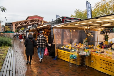 Nieuw hoofdstuk in kipkraamkwestie verdeelt marktlui in Apeldoorn: ‘Ik word hier niet blij van’