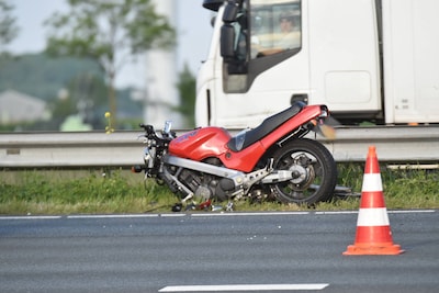 Motorrijder gewond bij botsing met auto op A2 bij Bruchem