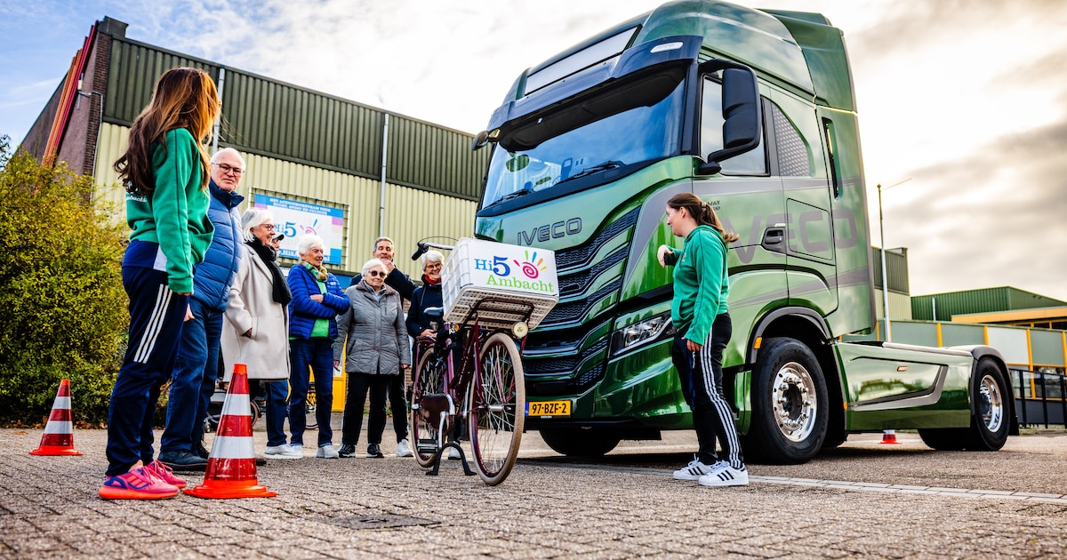 Cursus voor oudere fietsers in Ambacht: ‘Je beleeft het verkeer heel anders op de fiets’