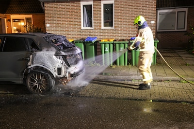 Auto zwaar beschadigd na brand in Ede
