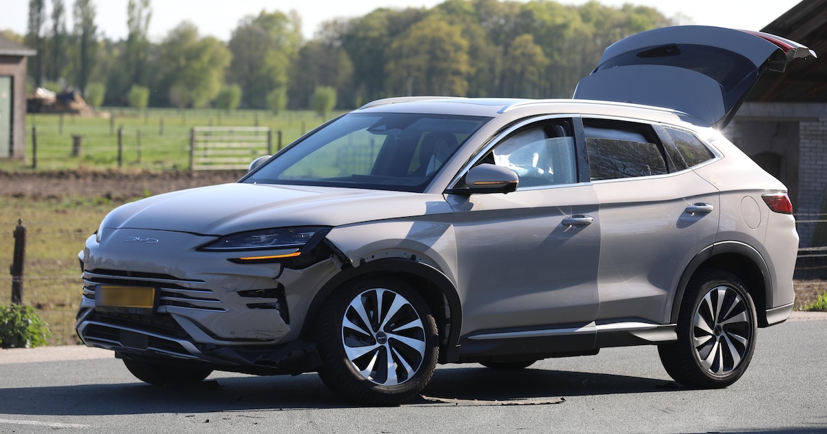 Twee auto's beschadigd bij botsing op de Harderwijkerweg in Harskamp