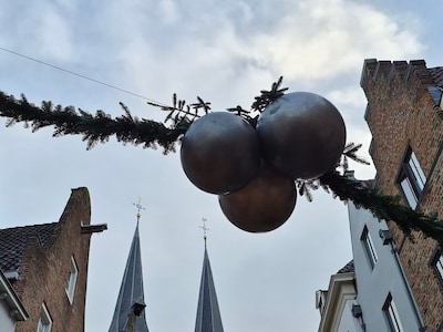 Geinig: hier zijn de kerstballen boven het Bergkwartier van gemaakt