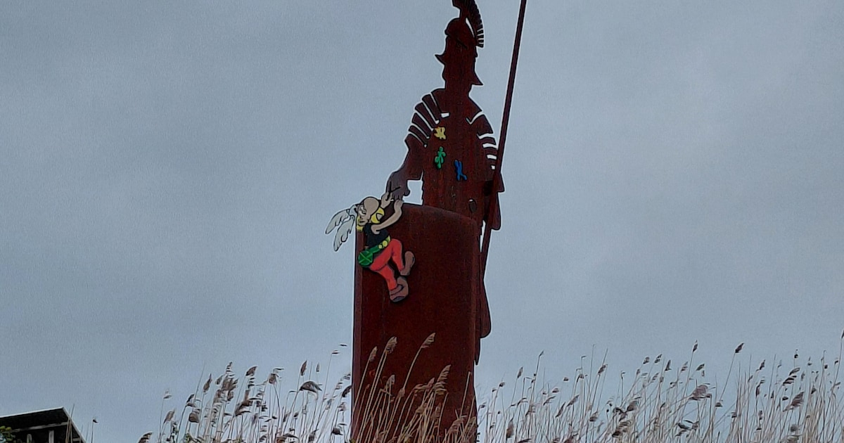 Galliërs vallen Alphen binnen: stripfiguur Asterix teistert standbeeld Julius Albanianus