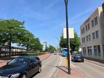 Kantoorgebouw op prominente plek in Almelo staat al jaren leeg: rechter veegt plan appartementen van