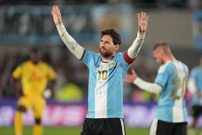 Lionel Messi sluit in stijl af als international van Argentinië: penalty in de kruising en twee assists