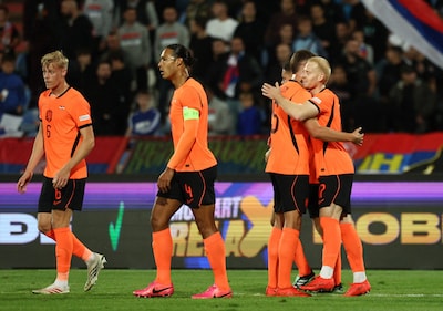 Mexx Meerdink zorgt met twee goals tegen Servië voor eerste zege Oranje onder bondscoach Xavi