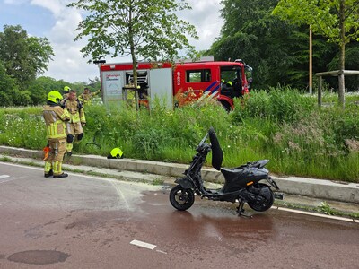 Scooter vliegt tijdens rit in brand op Edeseweg in Ede