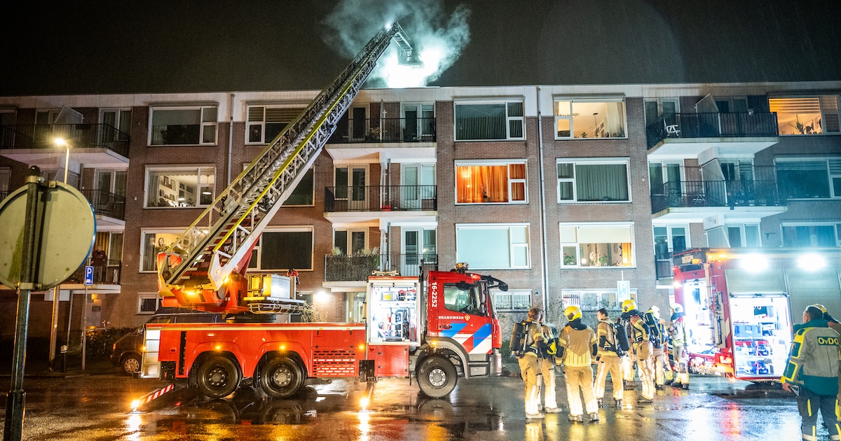 Brandweer opgeroepen voor brand in ouderencomplex, maar rook uit dak heeft andere reden