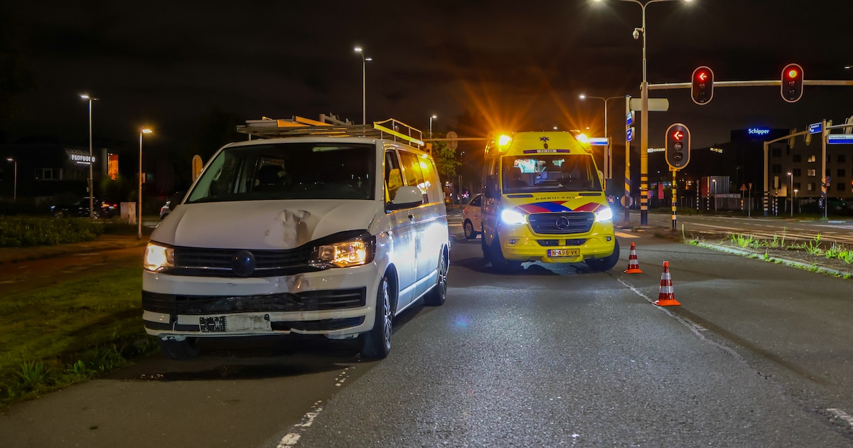 Botsing tussen motor en bestelbus in Capelle aan den IJssel