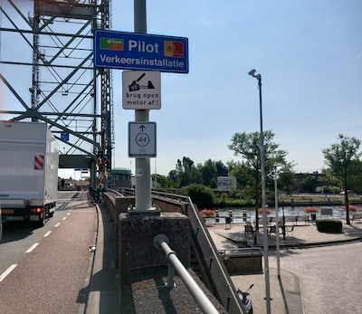 Borden zeggen iets anders, maar bij hefbrug Waddinxveen was nooit een ‘pilot’ verkeerslichten