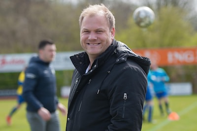 Hees moet op zoek naar nieuwe trainer: Tom Gesgarz stopt na zijn derde seizoen